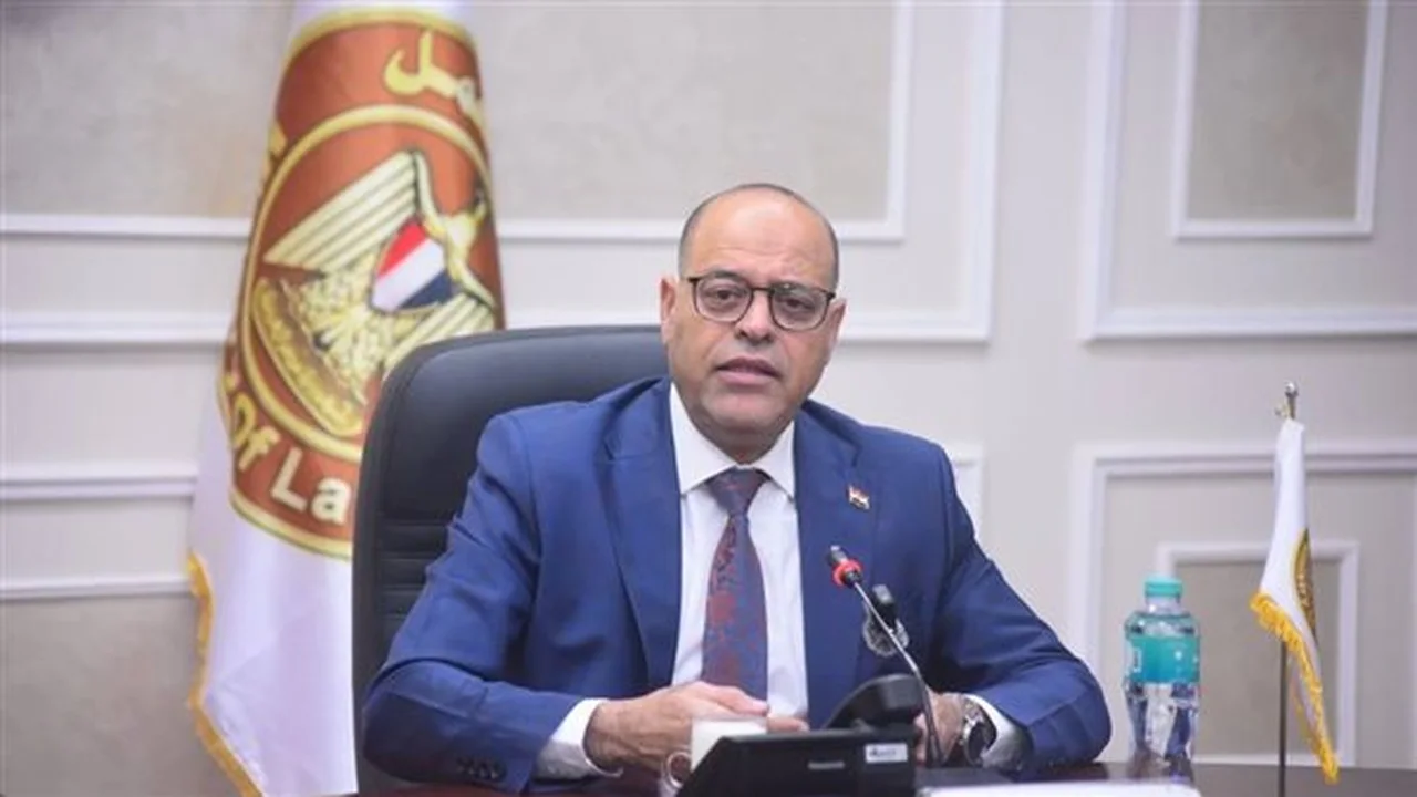 استلام فوري.. شروط استخراج كعب العمل من مكاتب الوزارة وطريقة التقديم الإلكتروني